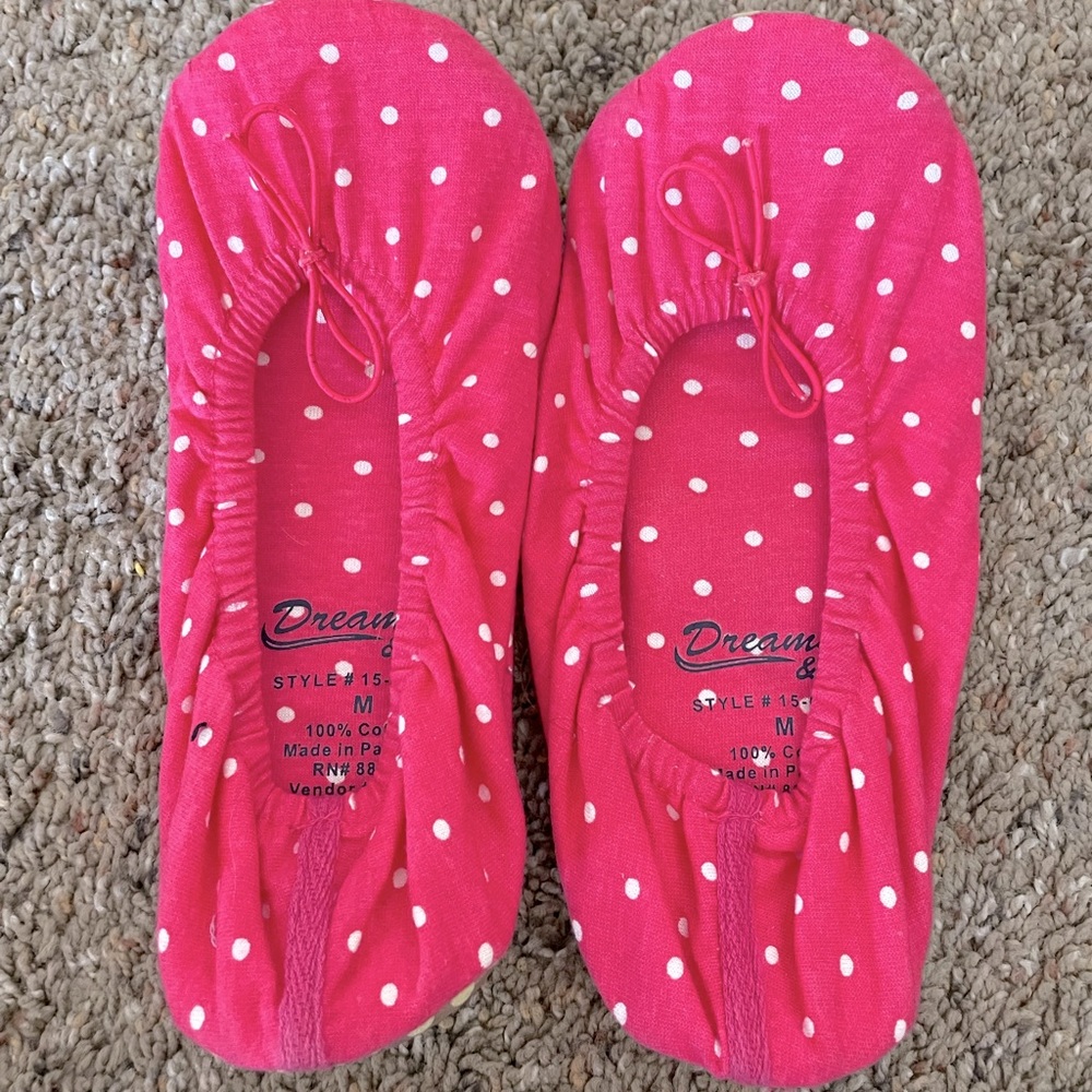 slippers from dreams&co, medium, pink with white polka dots